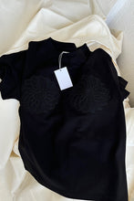 Load image into Gallery viewer, Daisy tee - Black
