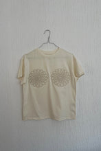 Load image into Gallery viewer, Daisy tee - Off White
