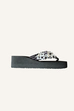 Load image into Gallery viewer, Beaded Flip Flop
