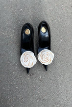 Load image into Gallery viewer, Rosette - off white swirl
