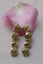 Load image into Gallery viewer, Roses Earring - Gold
