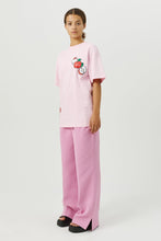Load image into Gallery viewer, Apple T-shirt - Pink
