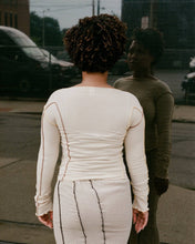 Load image into Gallery viewer, Omato Longsleeve Mom Sand
