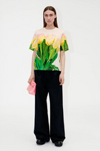 Load image into Gallery viewer, Leonie T-shirt Day Tulips
